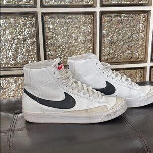 Nike White and Black High-Tops